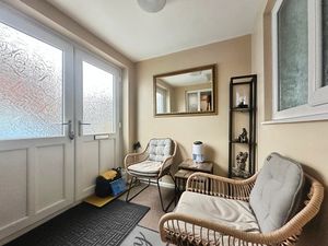 Entrance Porch- click for photo gallery